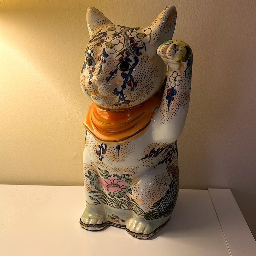 Vintage Porcelain Maneki-neko Cat